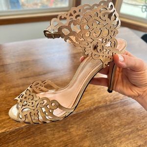 Beautiful gold Klub Nico 3” heels.